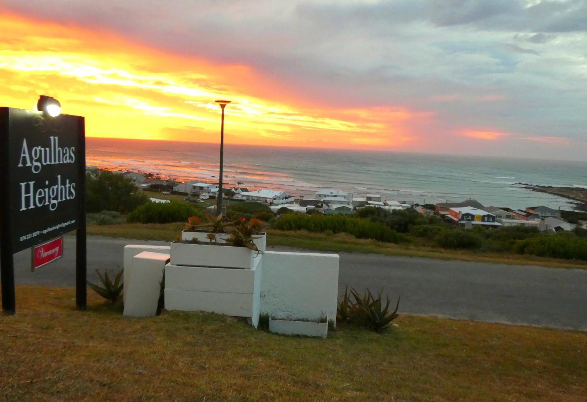 Agulhas Heights Self-Catering Cottages Esterno foto